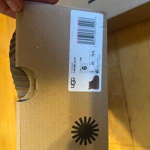 BNIB toddler uggs size 6